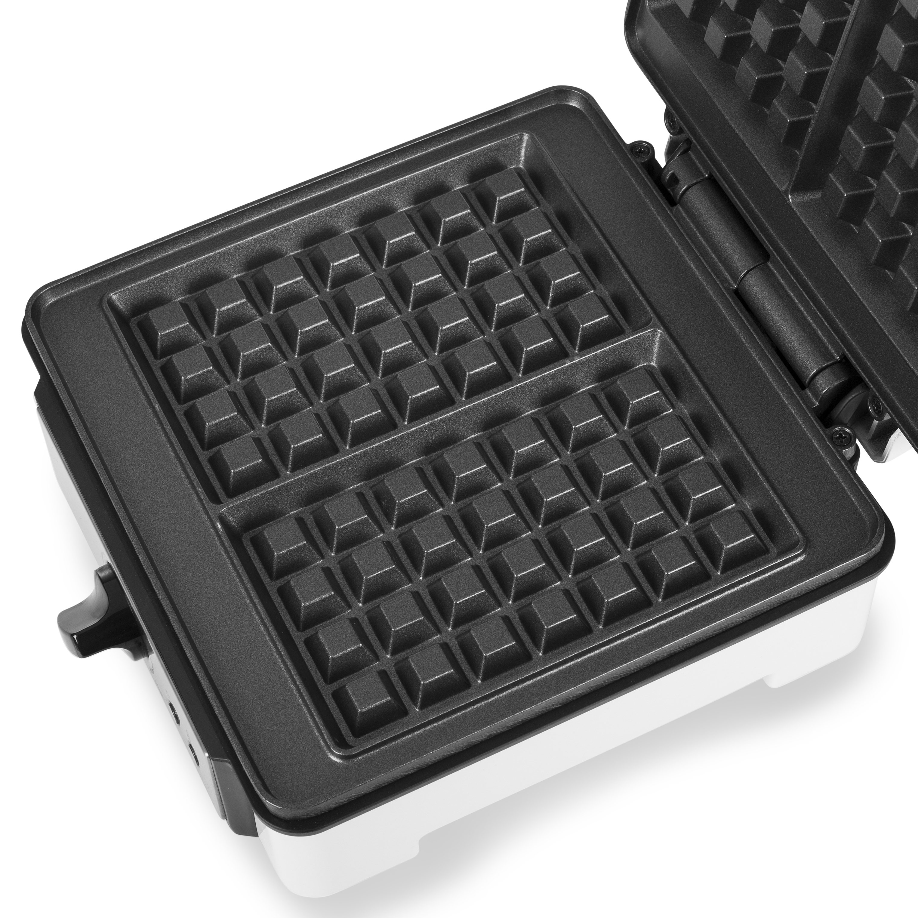 Wafelijzer open, met de bakplaten met vierkante rasters.