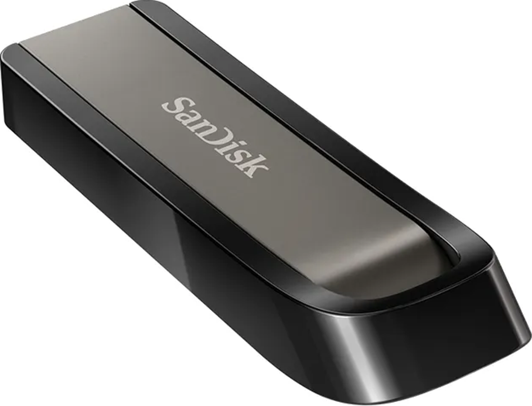 Une clé USB noire et grise avec le logo 'SanDisk'.