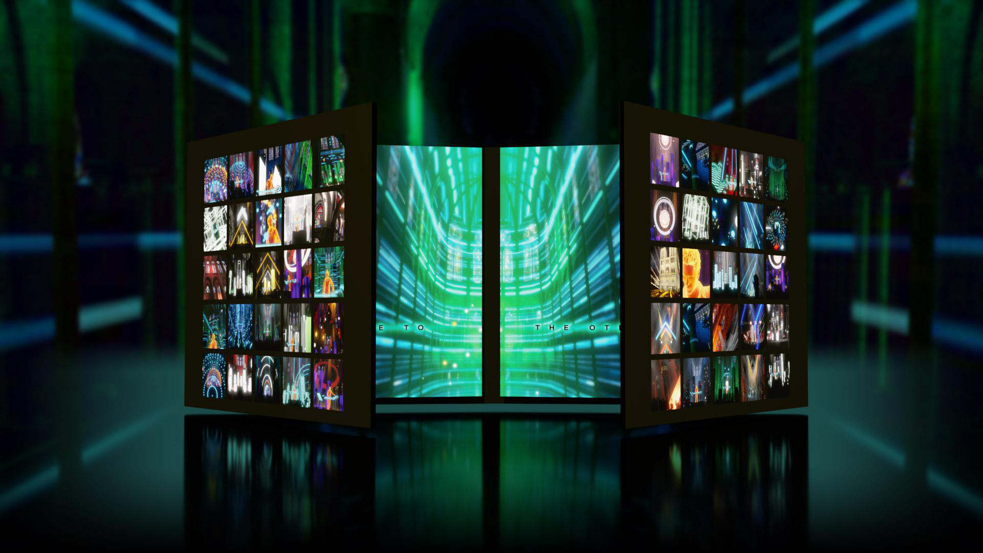 Eine digitale Anzeige zeigt mehrere Bilder in einem dunklen Raum. Der mittlere Bildschirm zeigt 'Welcome to the OTC'.