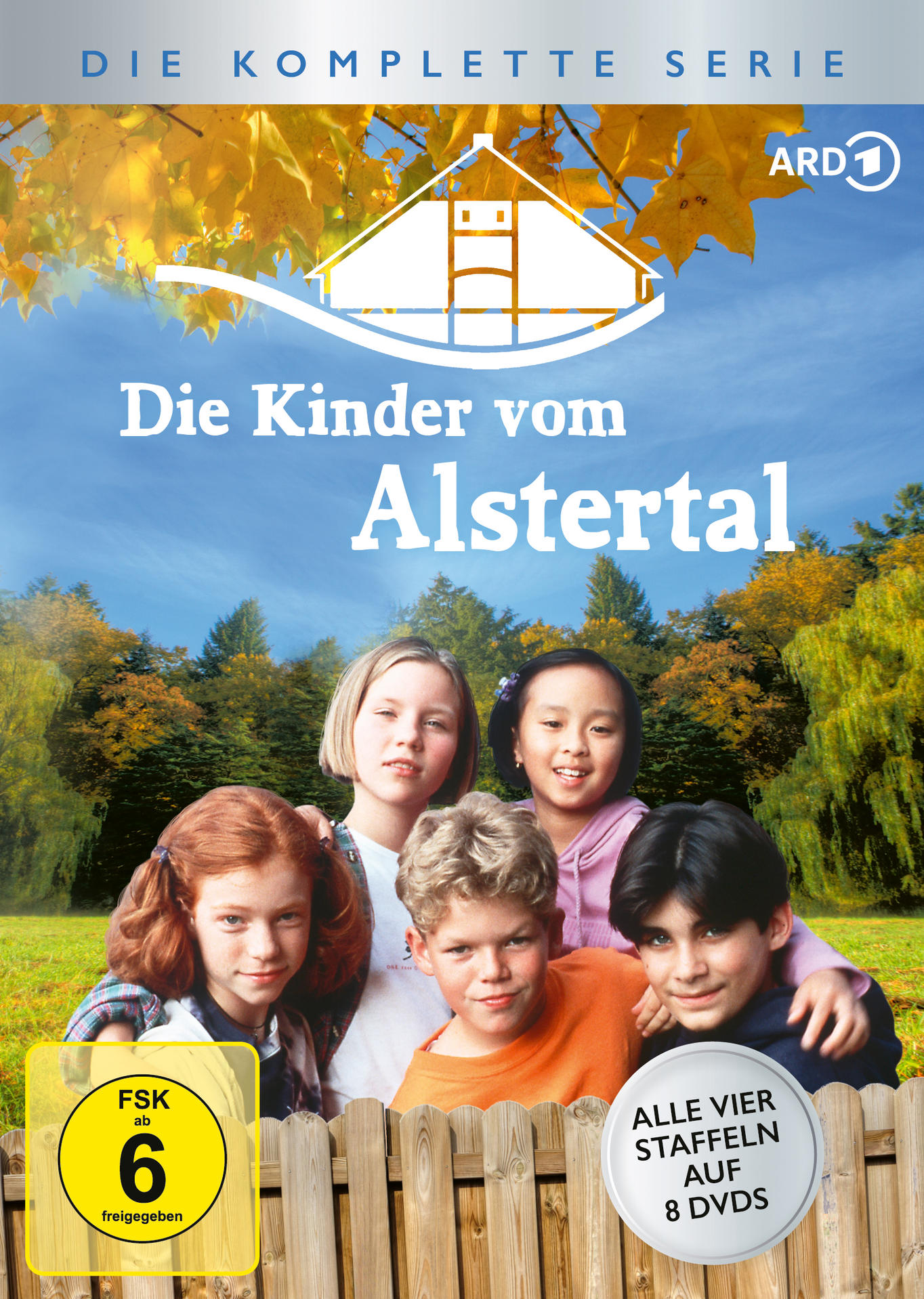 DVD-Cover. Kinder lächeln mit einem Holzzaun und Blättern im Hintergrund.