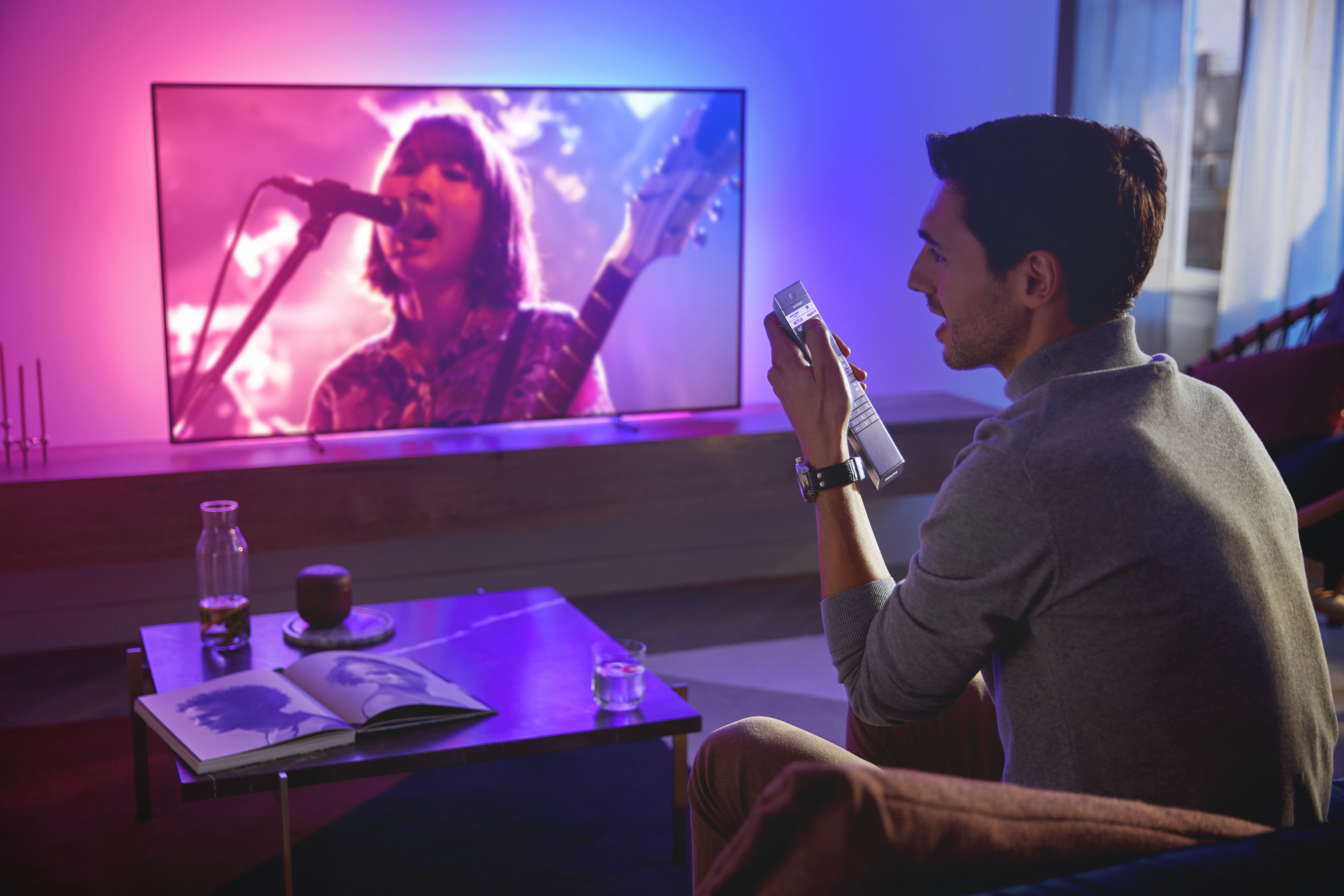 PHILIPS 77OLED806/12 OLED TV (Flat, 77 Zoll / 194 cm, UHD 4K, SMART TV, Ambilight, Android TV™ 10 (Q))