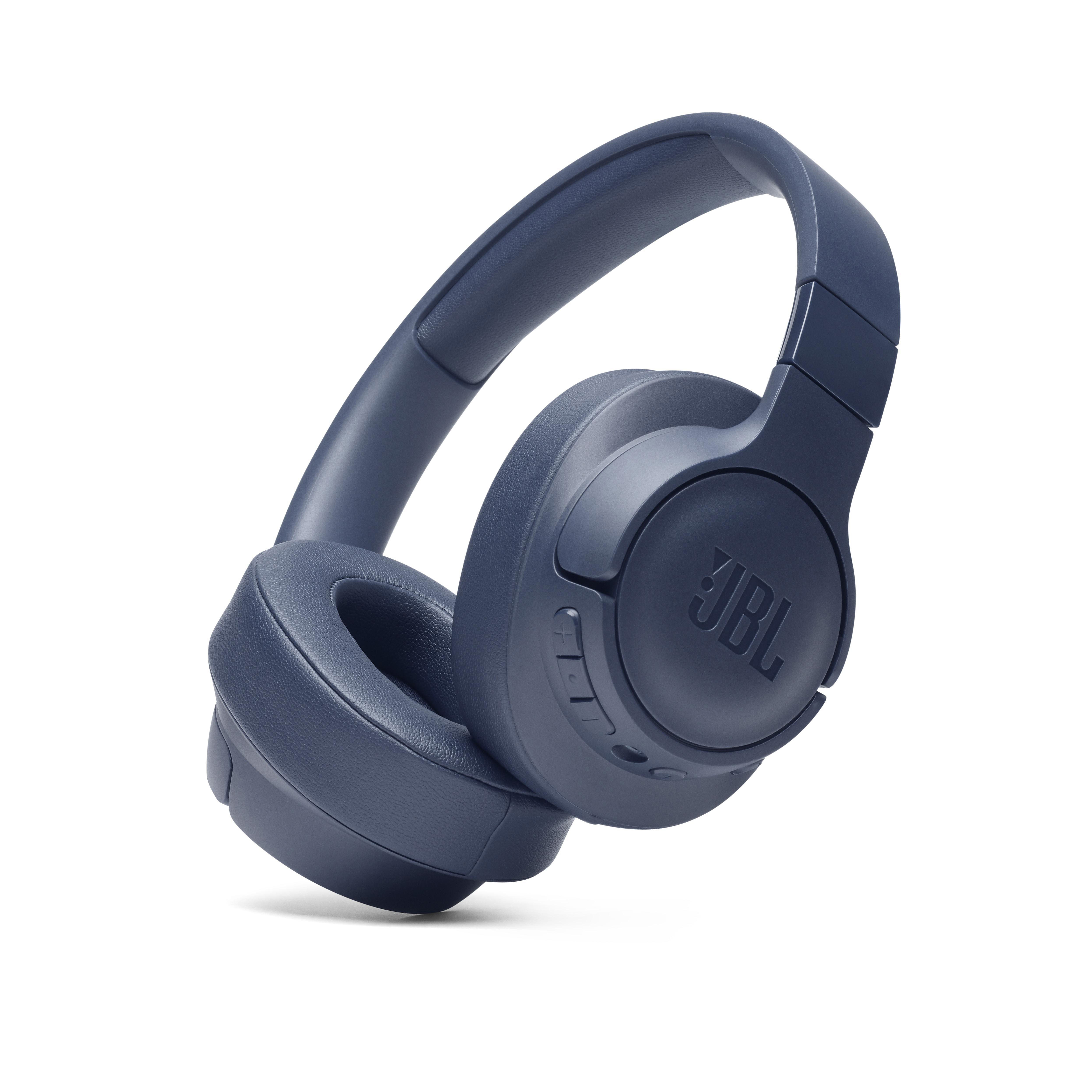 Blaue kabellose Kopfhörer mit dem JBL-Logo. Winkelperspektive, Ohrmuscheln und Bügel sichtbar.