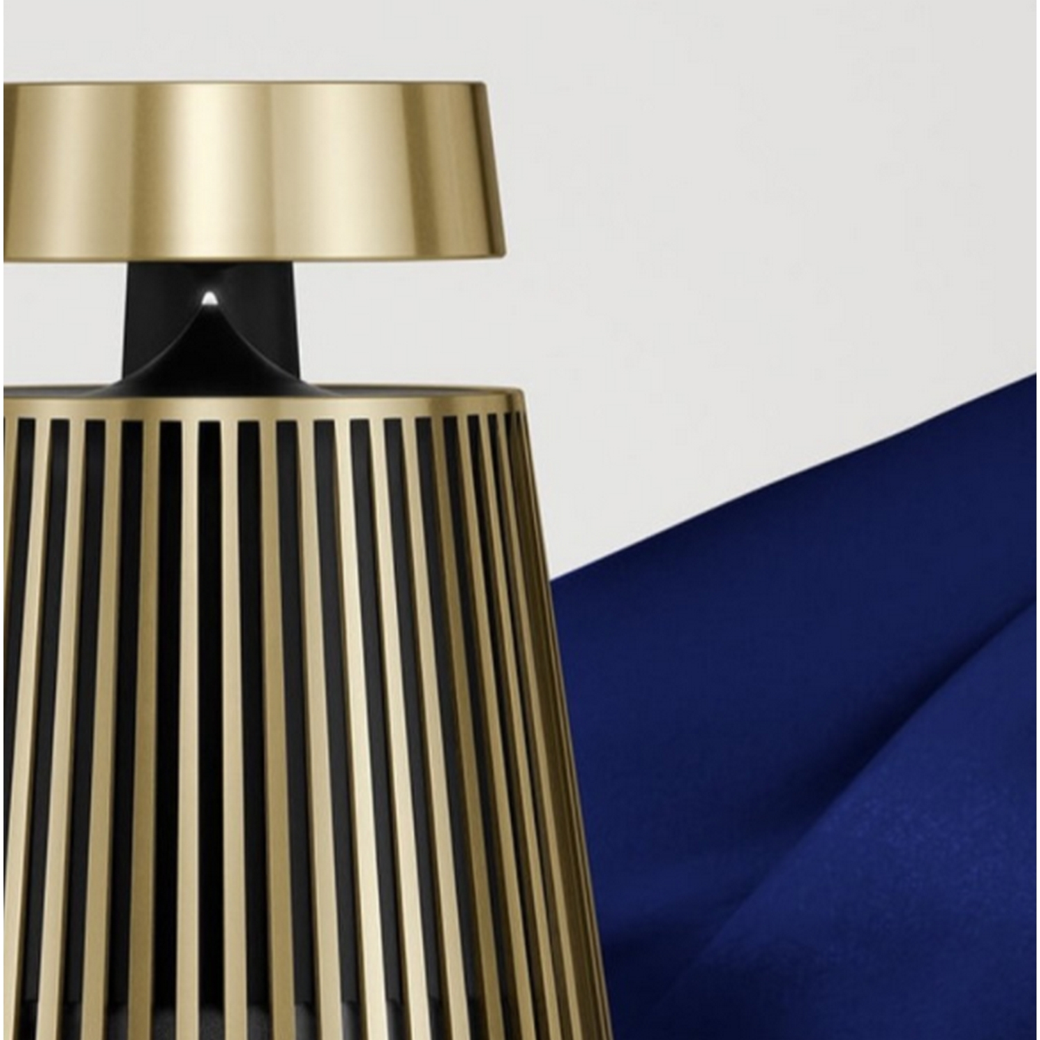 Altavoz inteligente - Bang & Olufsen BeoSound 2, Bluetooth 4.1, Wi-Fi, Asistente de Google, AirPlay, Latón
