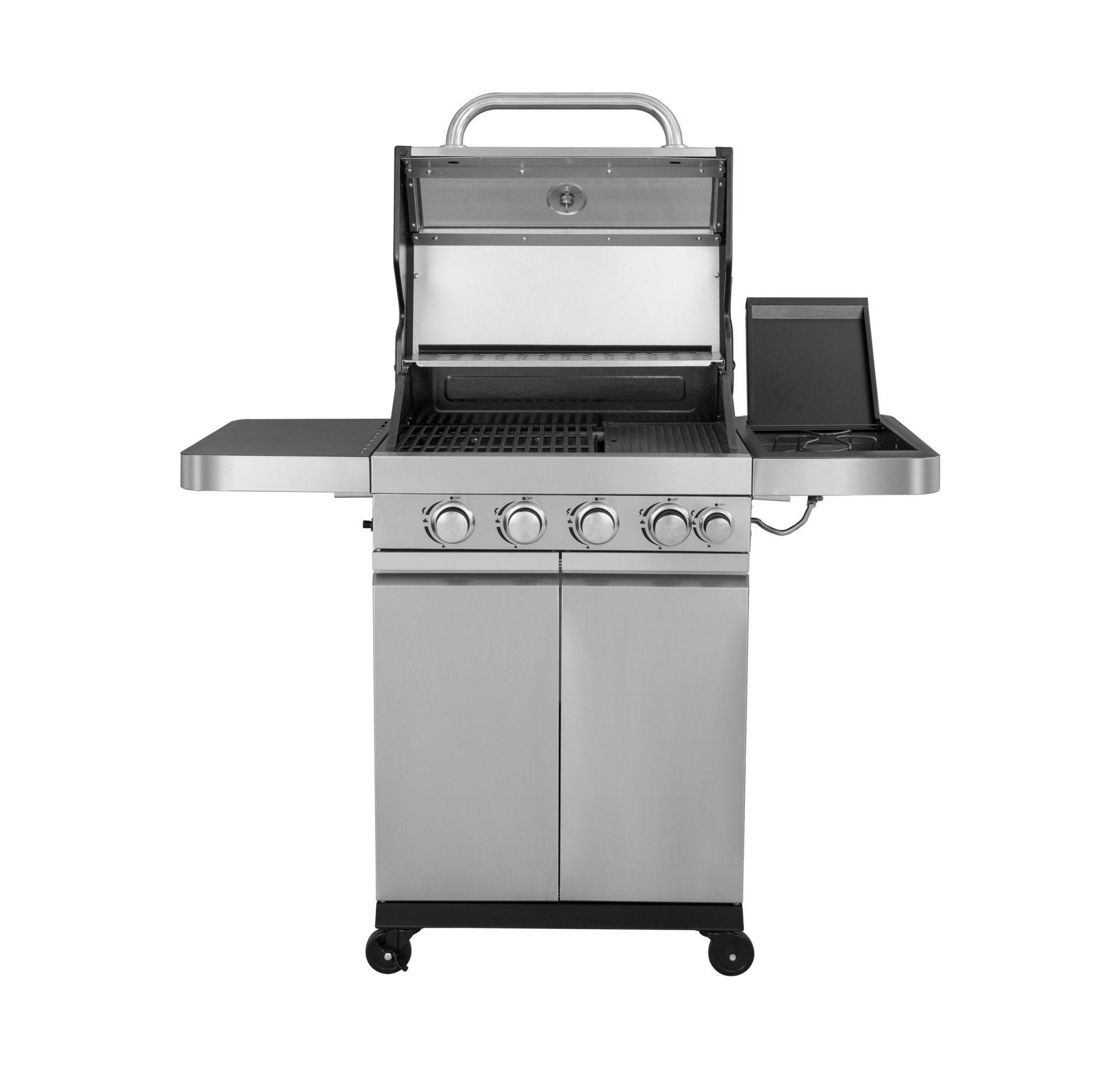 Edelstahl-Außengrill. Offener Deckel, mit Brennern und Seitenablagen. Isoliert auf Weiß.