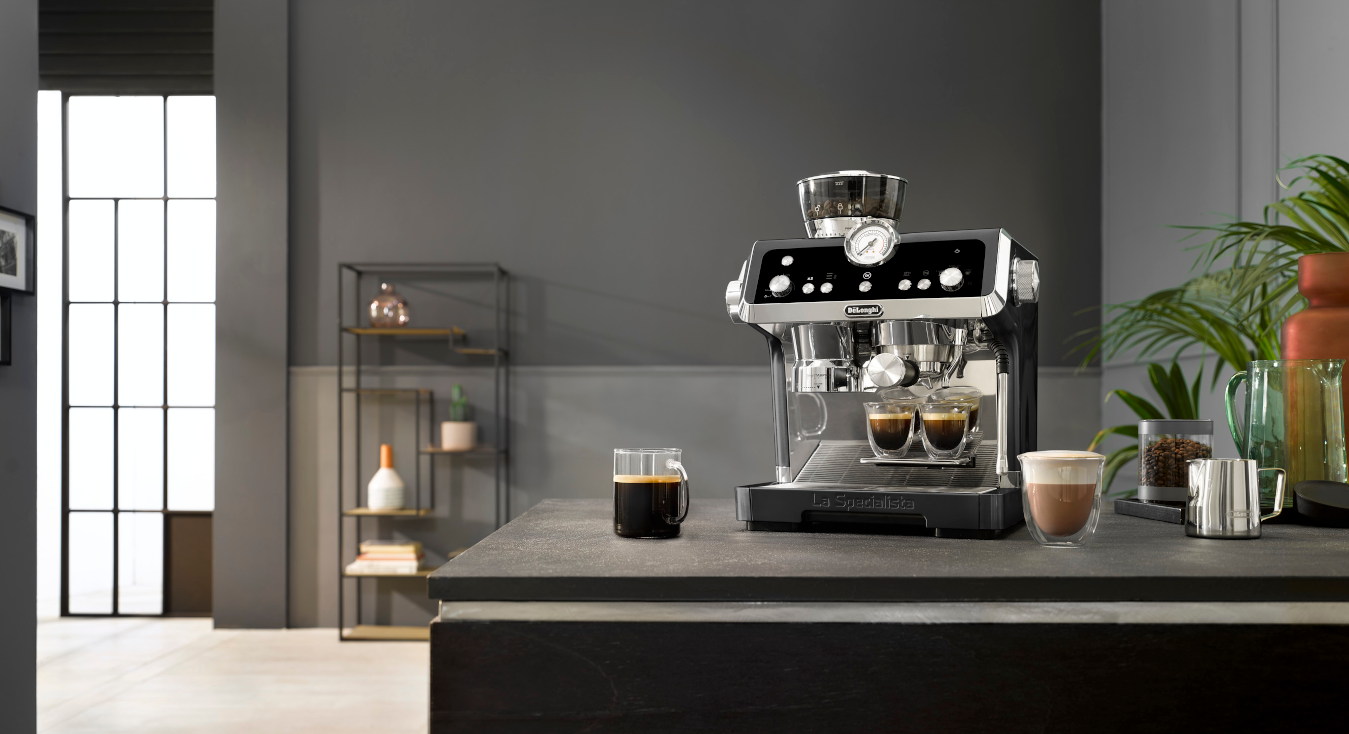 DE LONGHI EC9355.BM La Specialista Prestigio Siebträgermaschine (Schwarz, Kegelmahlwerk, 1450 Watt, 19 bar)