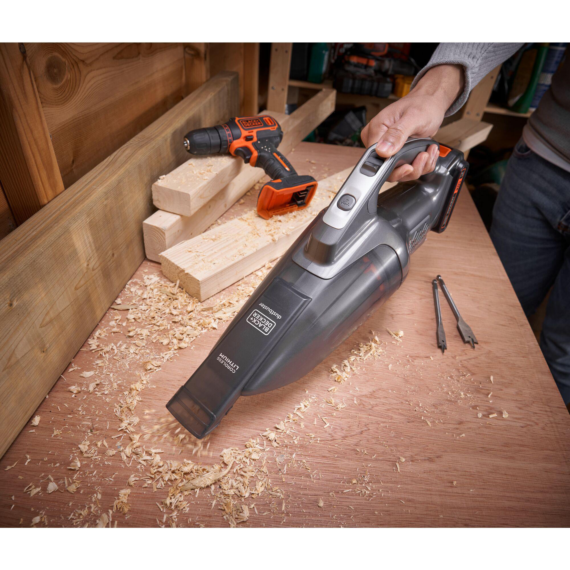 BLACK+DECKER BCHV001C1 Akkubetrieb, 27 Handstaubsauger, Akku Power Ladegerät mit Dustbuster und Watt Connect