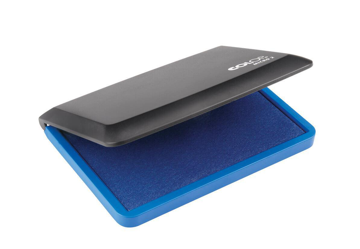 Ein offenes Stempelkissen mit einem blauen Stempelkissen und einem schwarzen Deckel.