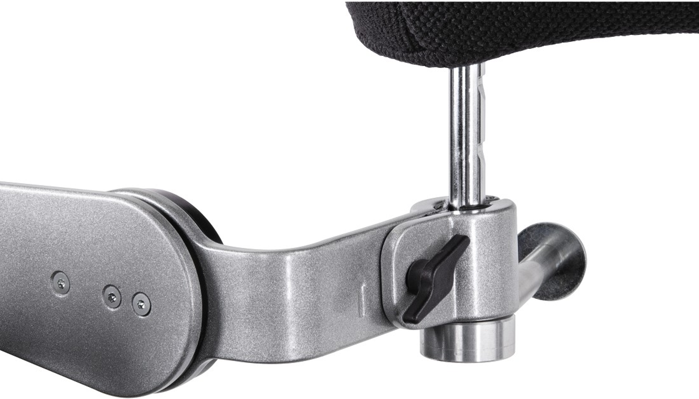 Gros plan sur un mécanisme d'appui-tête réglable de couleur argentée.