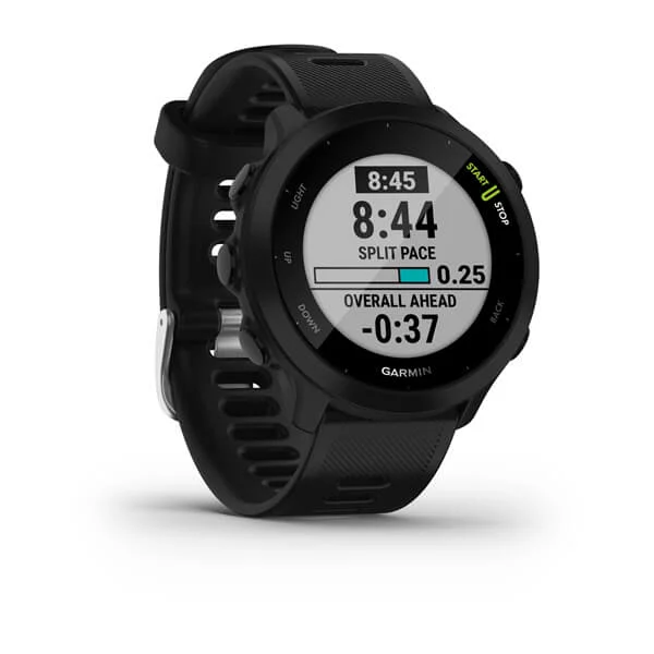 Schwarze Garmin-Uhr mit Anzeige von Zeit, Split-Tempo und Gesamtzeit.