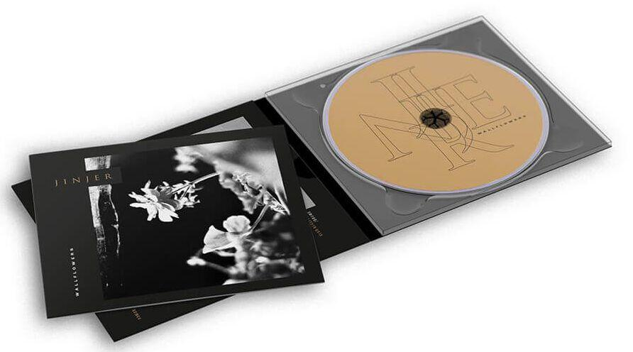 CD-Hülle offen. CD in der Hülle, goldfarben mit JINJER darauf. Broschüre mit Schwarz-Weiß-Foto.