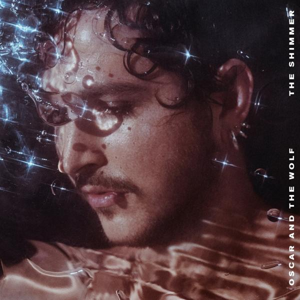 Pochette d'album : 'Oscar and the Wolf - The Shimmer'. Visage d'homme dans l'eau, bulles.