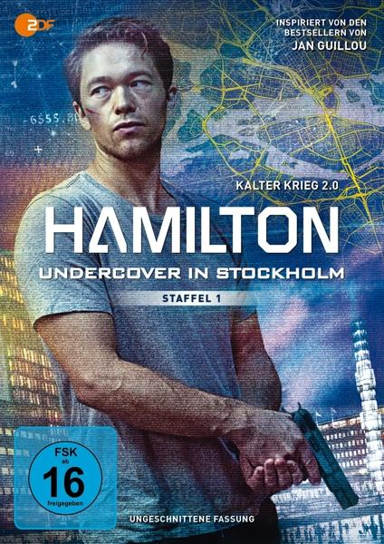 DVD-Cover. Ein Mann hält eine Pistole, mit dem Text 'Hamilton: Undercover in Stockholm'. Dunkler Hintergrund.