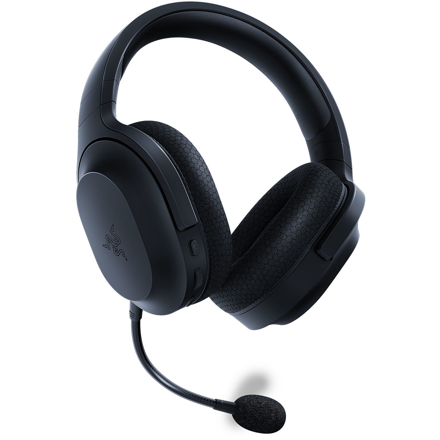 Auriculares Razer negros con micrófono, aislados sobre fondo blanco.
