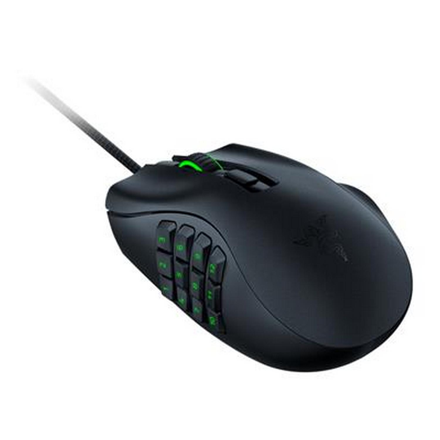 Un ratón para juegos negro con un teclado numérico en el lateral y una rueda de desplazamiento verde.