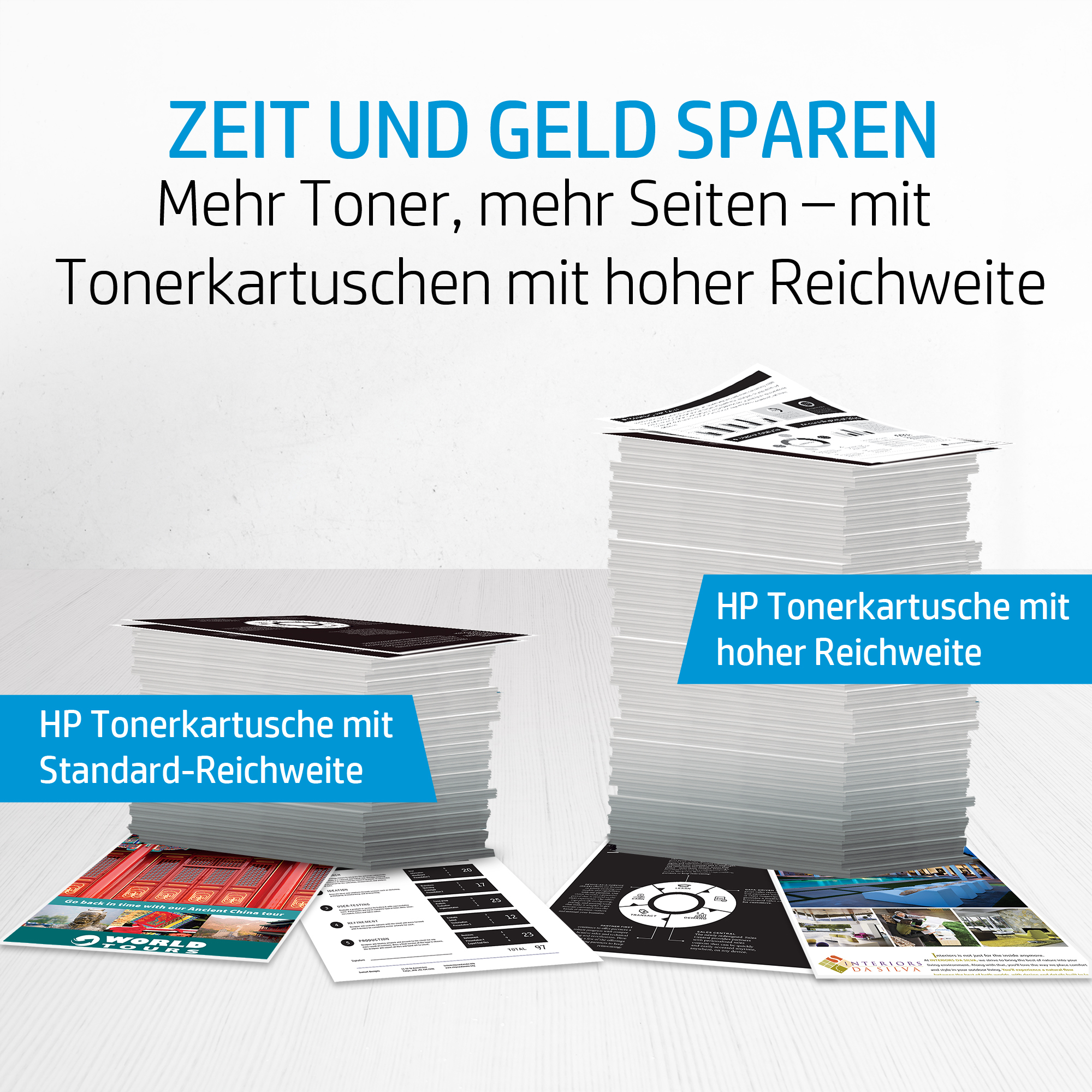 Zwei Stapel gedruckter Papiere, einer mit der Aufschrift 'HP Tonerkartusche mit Standardreichweite' und der andere 'Hohe Reichweite'.