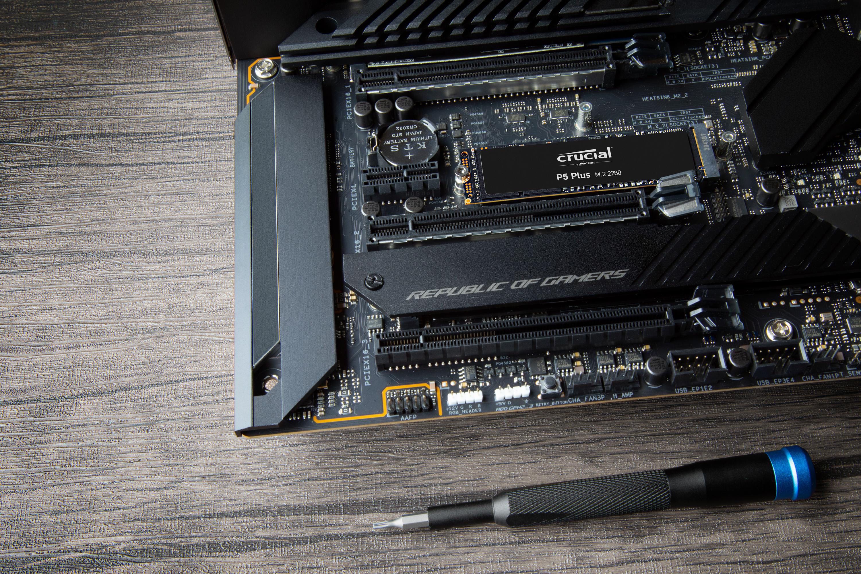CRUCIAL P5 Plus, Playstation 5 kompatibel, Festplatte, 2 TB SSD M.2 via NVMe, intern