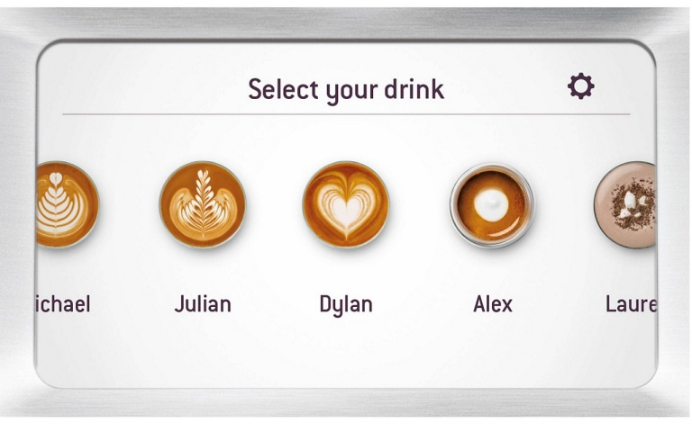 Uno schermo con opzioni di bevande al caffè: latte art, un cuore e altro. Le opzioni includono Michael, Julian, Dylan, Alex e Lauren.