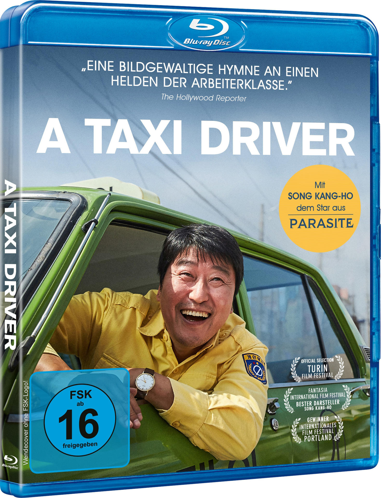 Blu-ray-Hülle für den Film 'A Taxi Driver'. Ein Mann im gelben Hemd lächelt aus einem grünen Auto.