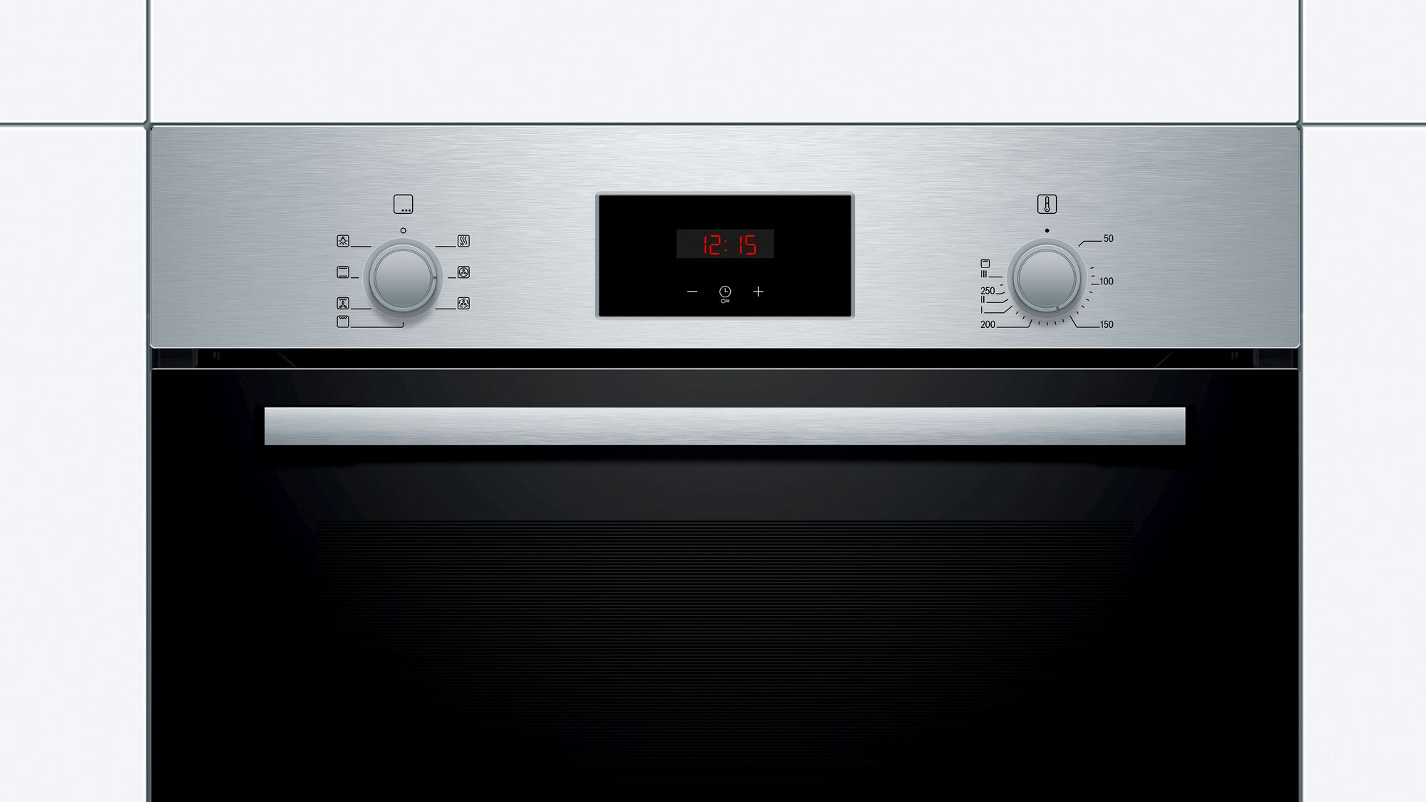 Ein Backofen-Bedienfeld. Es hat Knöpfe, eine Digitaluhr und eine Temperaturanzeige.