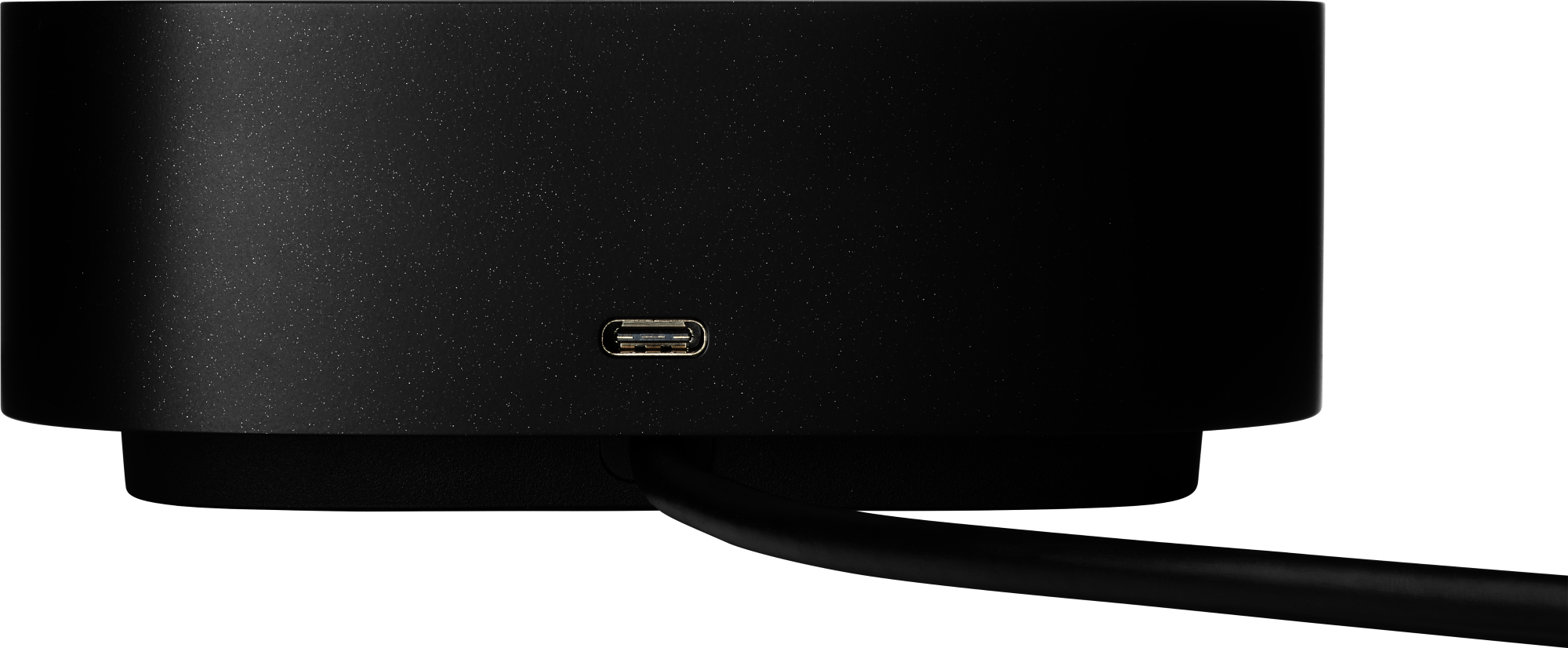 Nahaufnahme eines schwarzen Geräts mit einem USB-C-Anschluss und einem schwarzen Kabel.