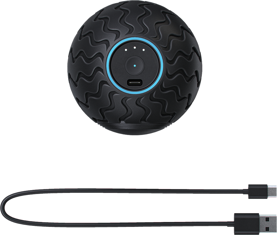 Ein schwarzer Massageball mit USB-C-Anschluss und einem Ladekabel.