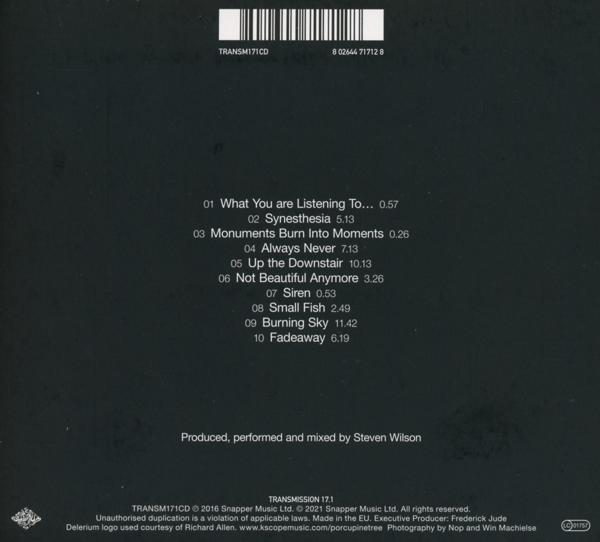 CD-Cover mit Titelliste und Text auf schwarzem Hintergrund.