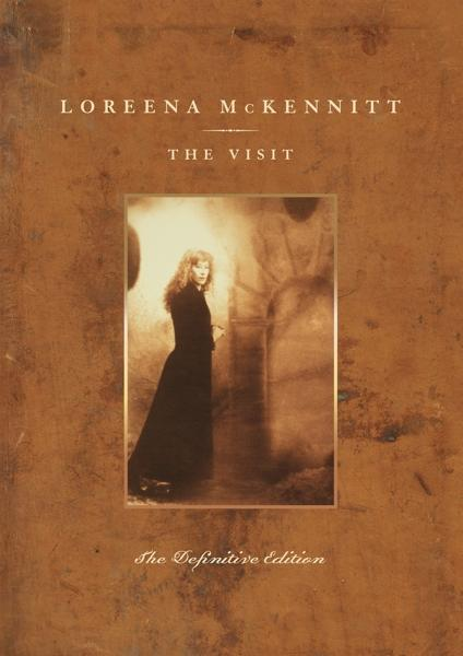 Buchcover mit Frau in schwarzem Kleid. Text: "Loreena McKennitt" und "The Visit".