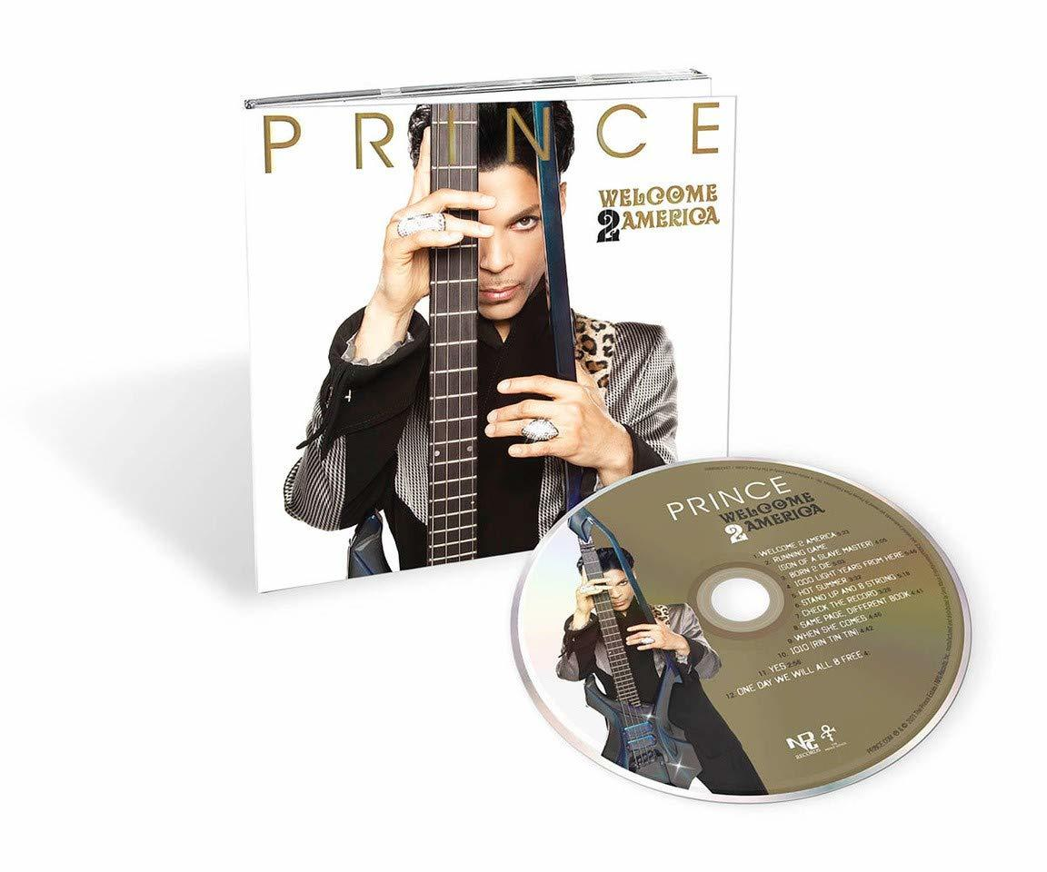 CD-Hülle und -Disc von Prince's Album 'Welcome 2 America'. Prince hält eine Gitarre.