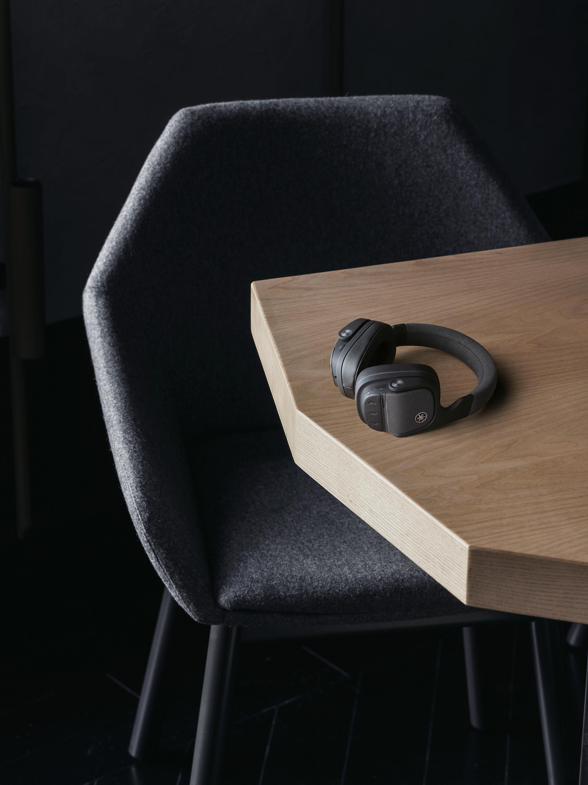 YAMAHA YH-L700A 3D Audio, Over-ear Kopfhörer Bluetooth Schwarz