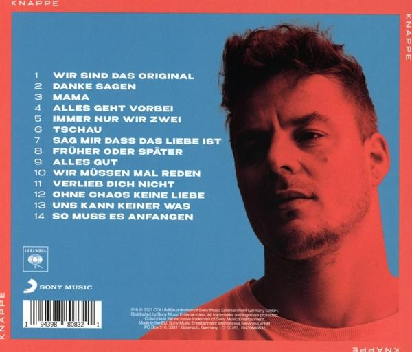 Albumcover, Männergesicht, Text auf blauem und rotem Hintergrund.
