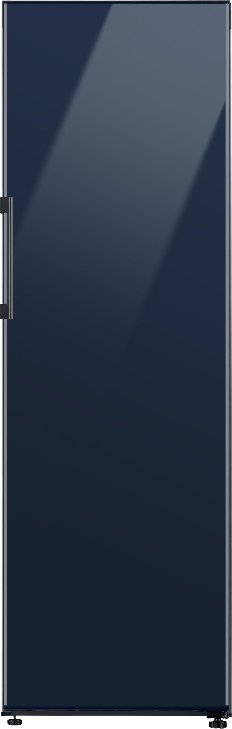 Marineblauer Kühlschrank. Silberner Griff und Zierleiste. Hohes und schmales Design.