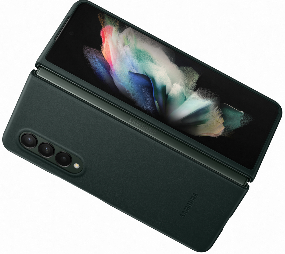 Smartphone vert, ouvert, montrant l'écran, avec une apparence pliée, sur fond blanc.