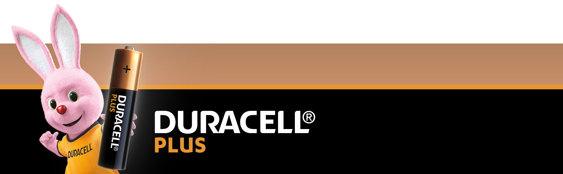 Duracell-Batterie mit rosa Hasen-Maskottchen, das sie hält. Markenname erscheint auf der Batterie und im Hintergrund.