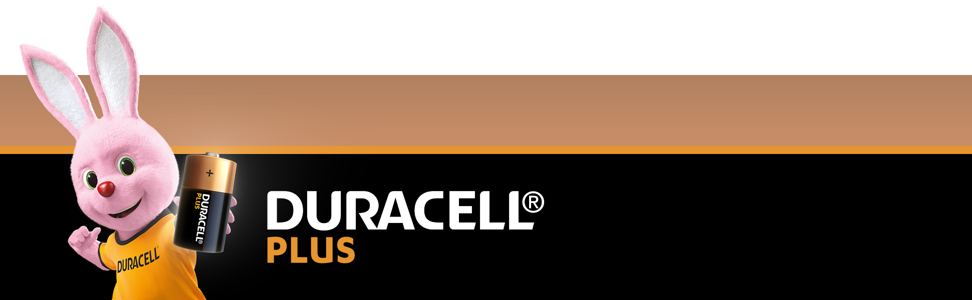 Rosa Duracell-Hase mit Batterie und Duracell Plus-Logo. Brauner und schwarzer Hintergrund, weißer Bereich.