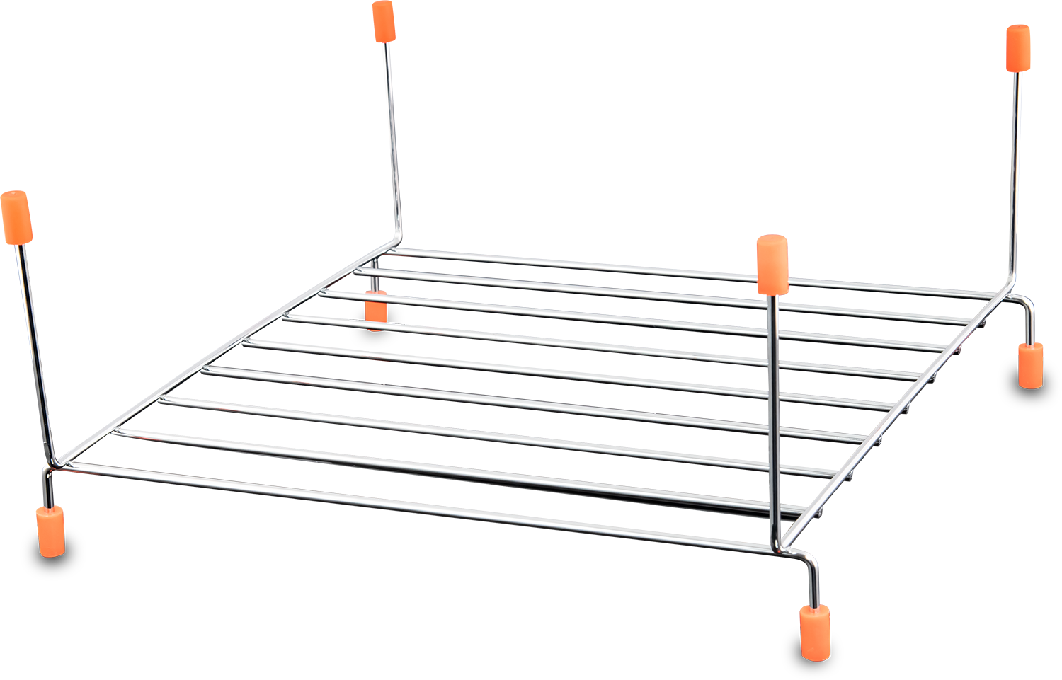 Een chroom draadrek met oranje rubberen voetjes. Het is rechthoekig en staat op een zwarte achtergrond.