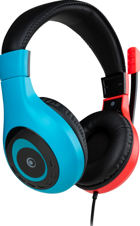 Gaming-Kopfhörer mit blauen und roten Ohrmuscheln, schwarzem Kopfbügel und Mikrofon.
