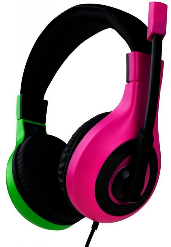 Pinke und grüne Gaming-Kopfhörer mit schwarzem Bügel und Mikrofon. Die Kopfhörer sind auf weißem Grund.