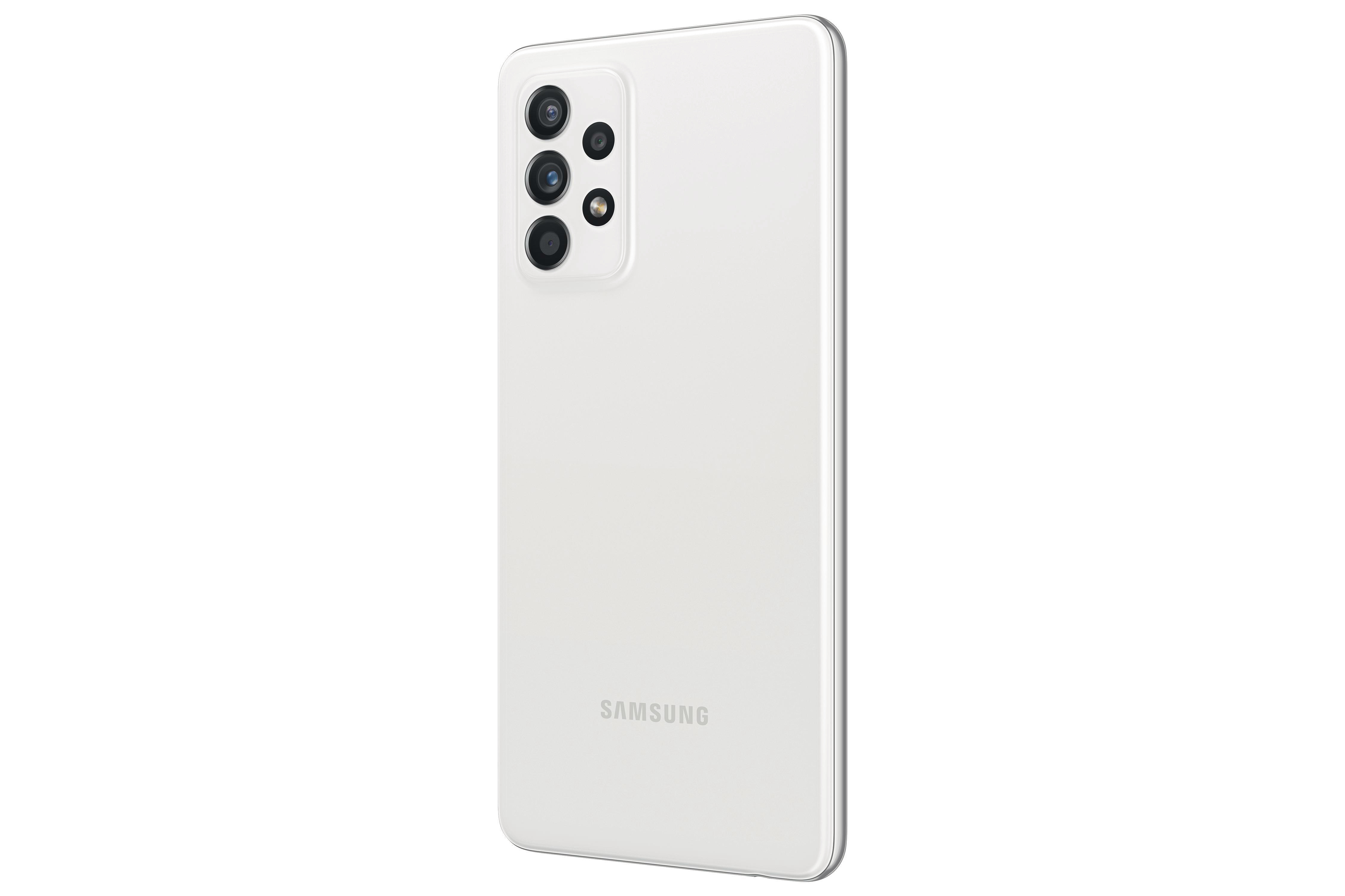 Weißes Samsung Smartphone, Rückansicht, mit mehreren Kameras und dem Samsung-Logo, auf Weiß.