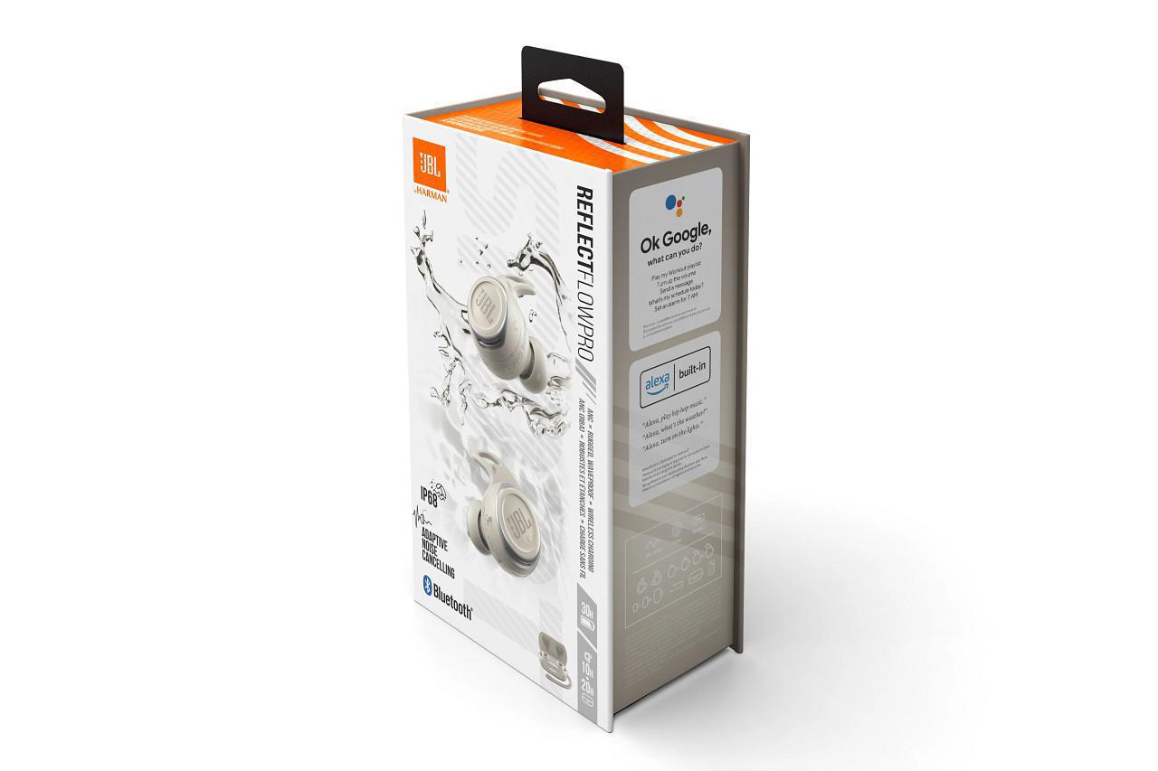 Eine weiße und orangefarbene JBL Reflect Flow Pro-Box mit Ohrhörern und Wassertröpfchen.