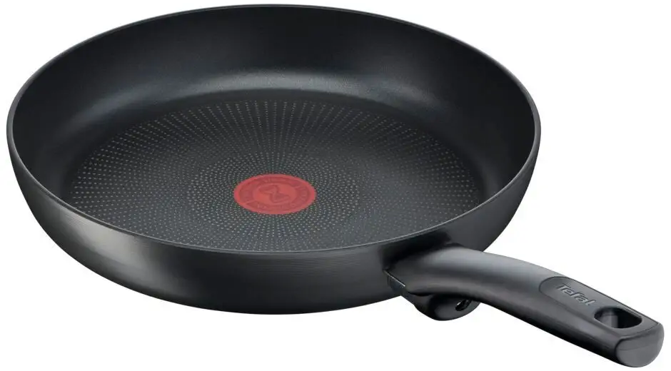 Poêle noire avec une poignée, logo Tefal au centre.