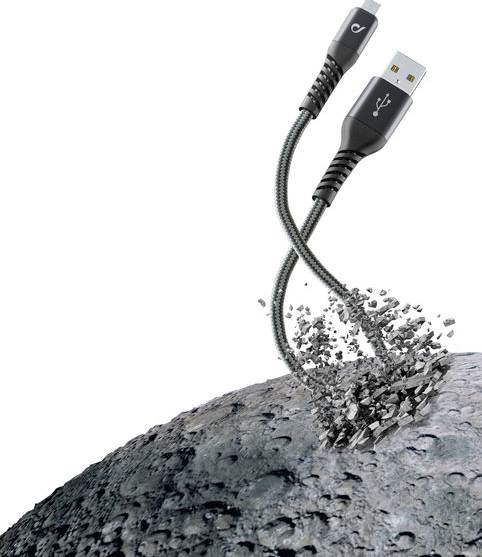 Câble USB-C noir et gris, avec une formation rocheuse brisée. Le câble semble solide et durable.