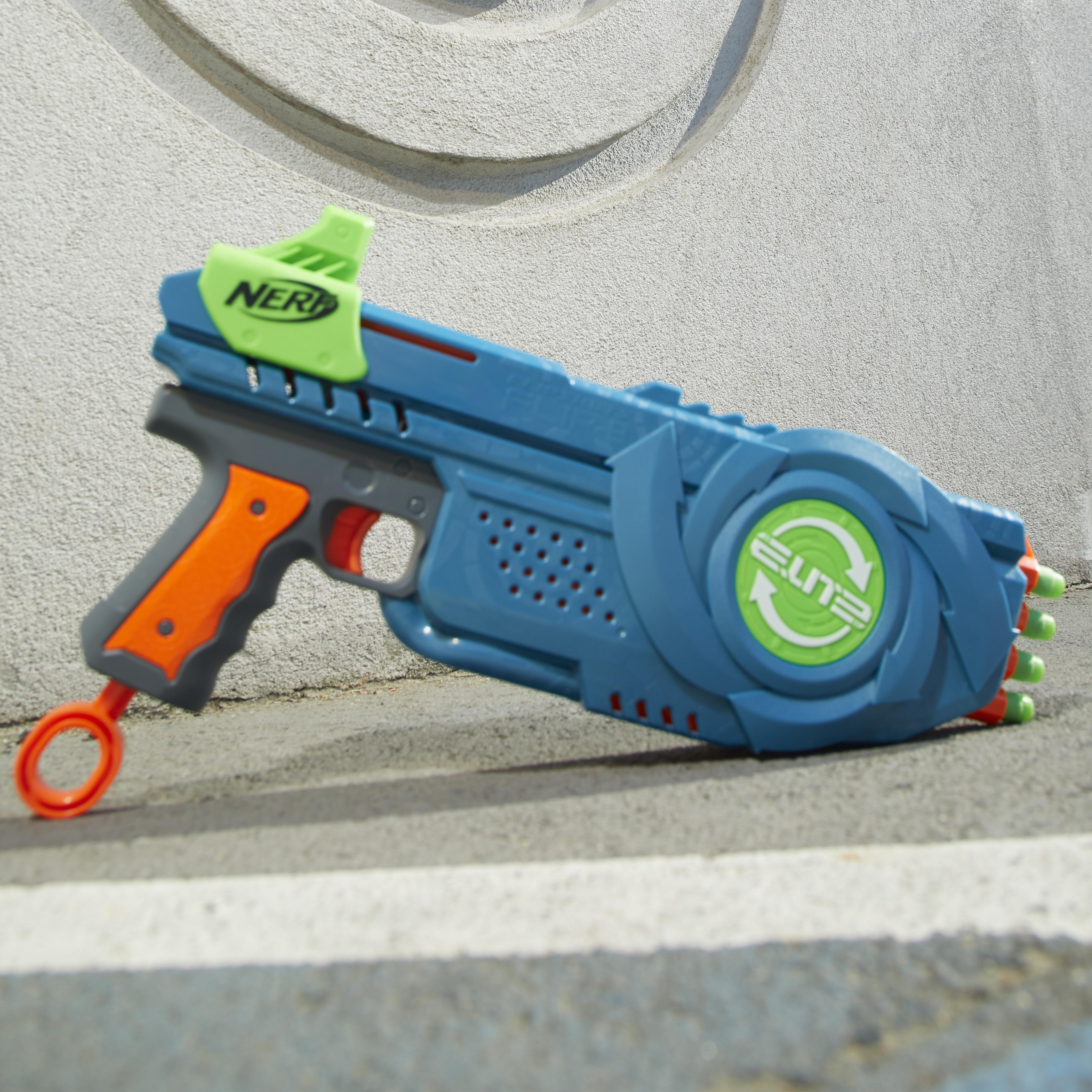 Blaue und grüne Nerf-Pistole auf grauer Oberfläche. Die Pistole hat ein grünes Visier und einen orangefarbenen Griff.