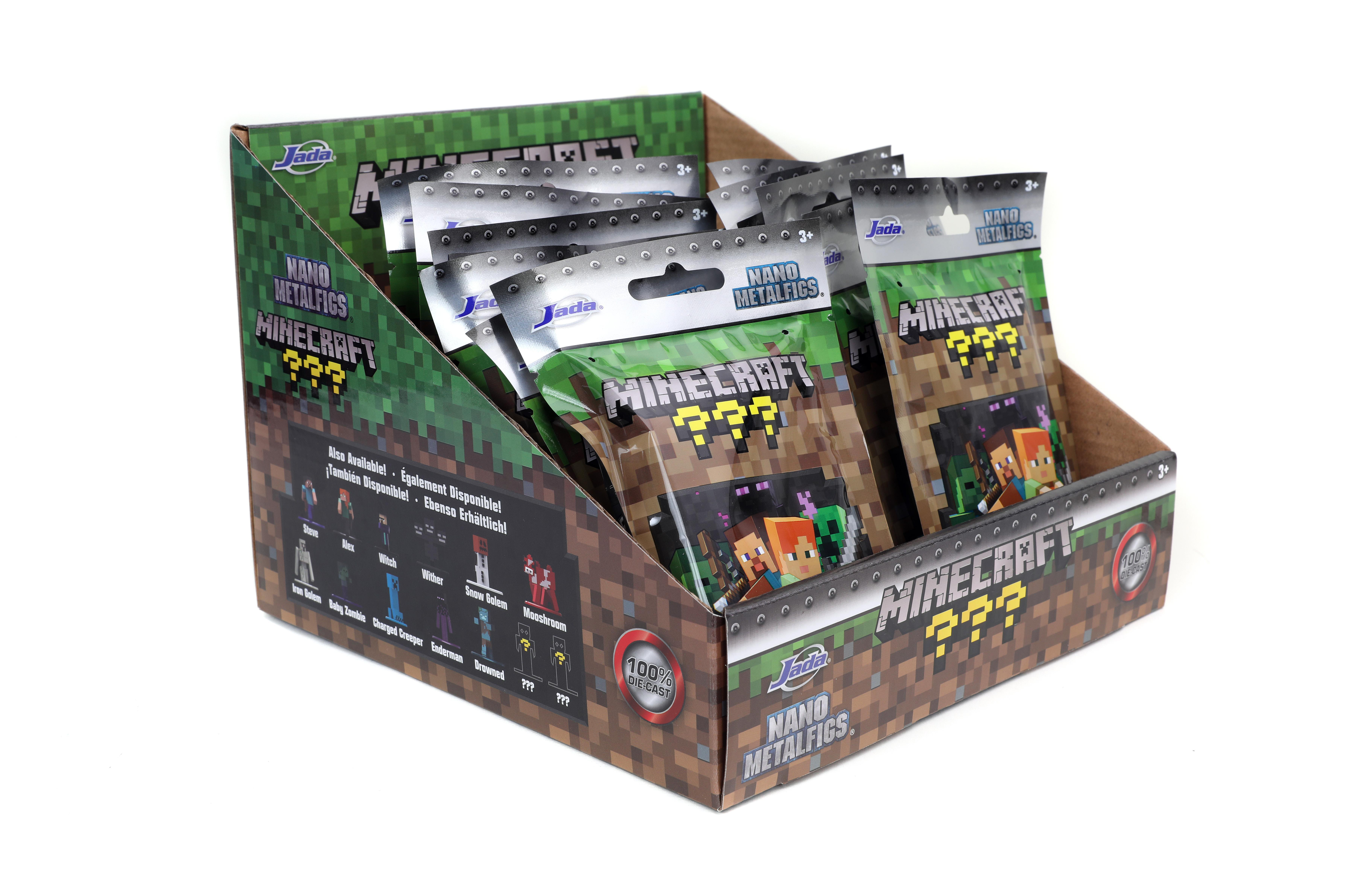Ein Pappkarton mit Minecraft Nano Metalfigs. Die Charaktere werden angezeigt. Weißer Hintergrund.