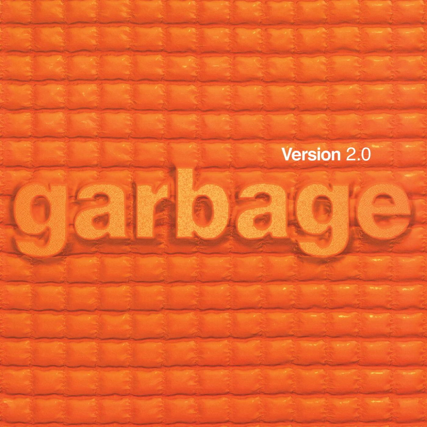 Narancssárga háttér, rajta a "garbage" szó narancssárgán, felette a "Version 2.0" felirattal.