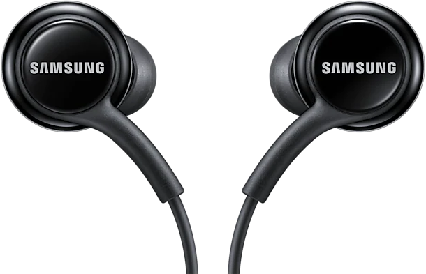 Écouteurs Samsung noirs avec le logo Samsung sur chacun. Les écouteurs sont connectés par un câble noir.