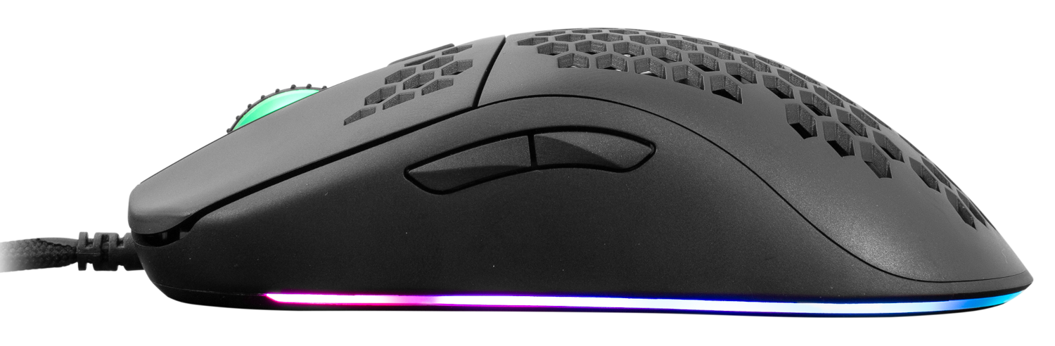 Egy fekete gamer egér méhsejtmintával, oldalsó gombokkal és RGB fénysávval. A kábel fekete és fonott.