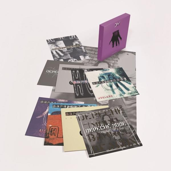 Depeche Mode bakelit albumkészlet. Több albumborító és egy lila doboz fehér felületen. Ferde nézet.