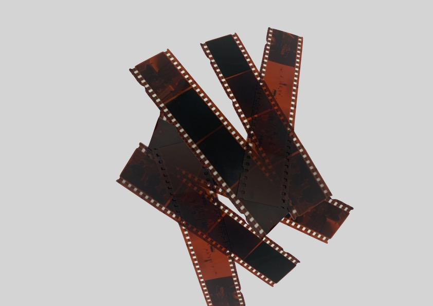 Verstreute Filmstreifen, die den Film und seine Rahmen zeigen.