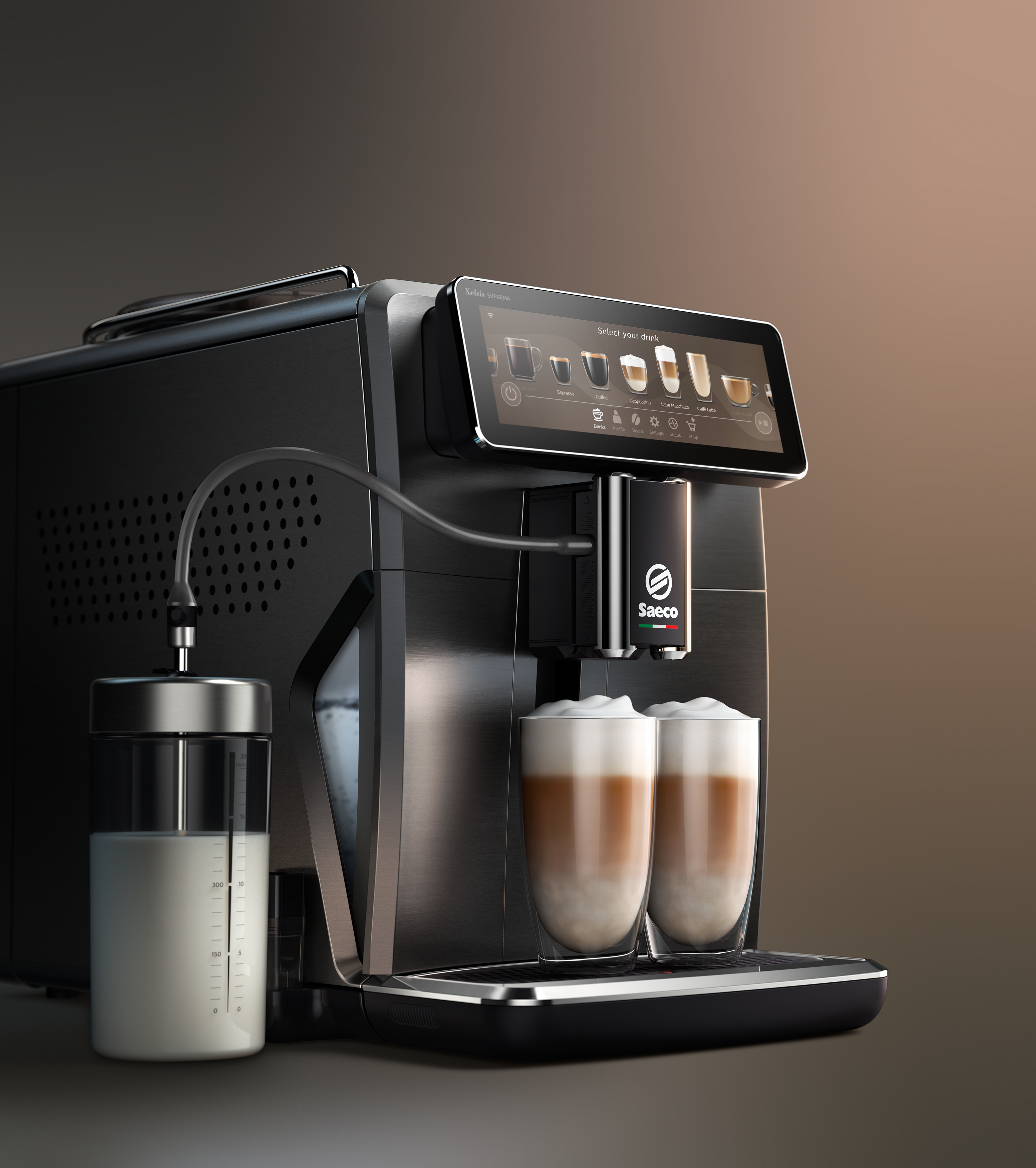 Eine schwarze Saeco Kaffeemaschine mit zwei Gläsern Latte und einem Milchbehälter. Ein Touchscreen ist sichtbar.