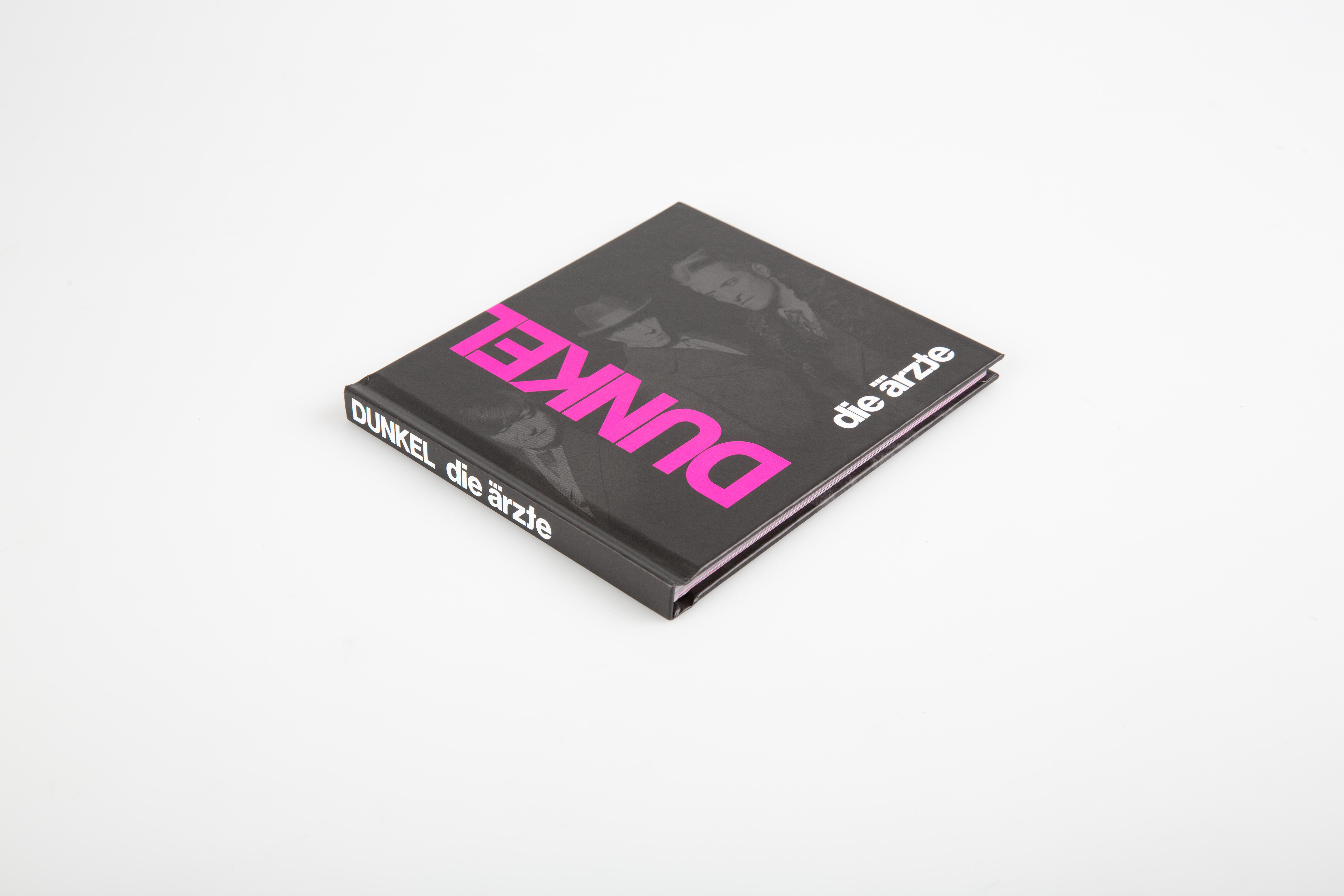 Buchcover mit schwarzem Hintergrund und pinkfarbenem Text.